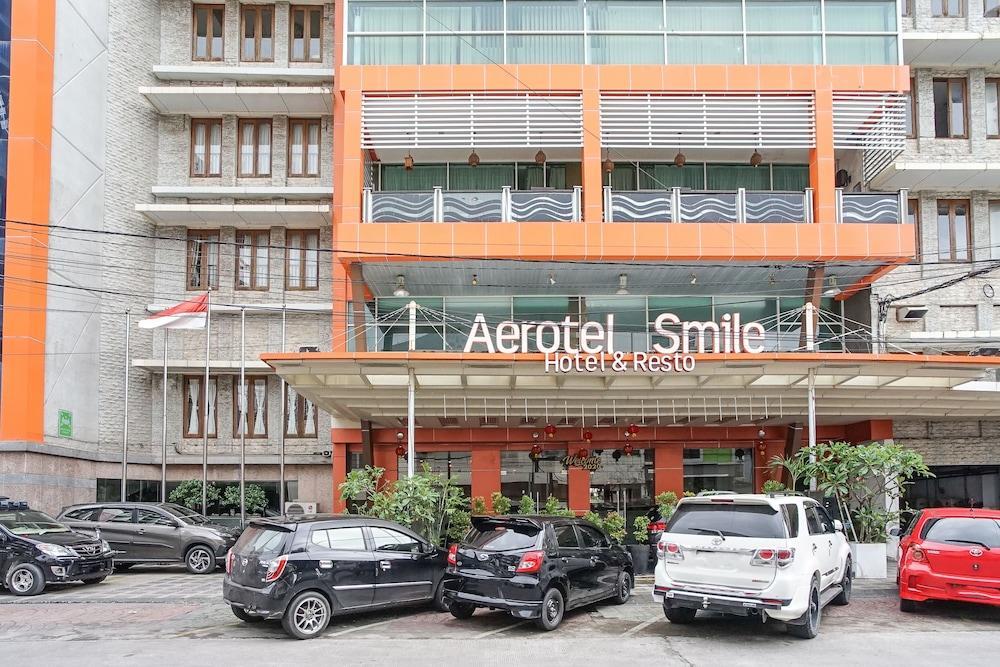 Aerotel Smile Losari Makassar Exterior foto